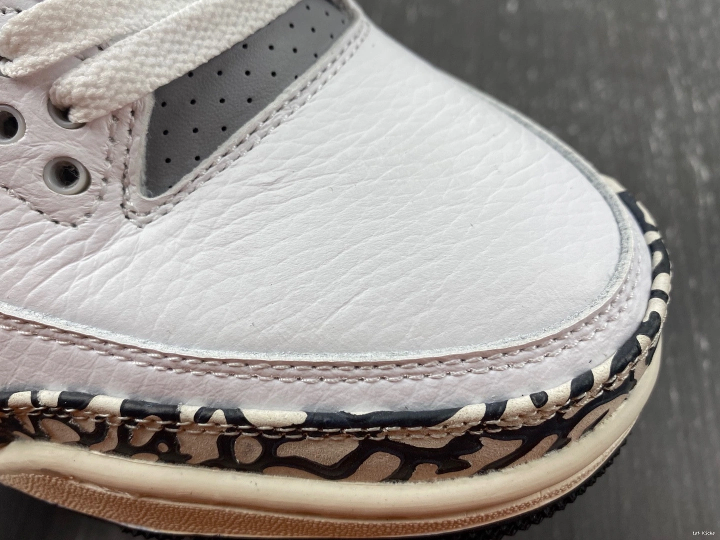 Sneak Hide 3 N' - (GS) Jordan DX6665-100 Retro 0515
